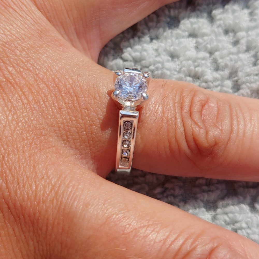 Gorgeous Silver Cubic Zirconia Ring!!!